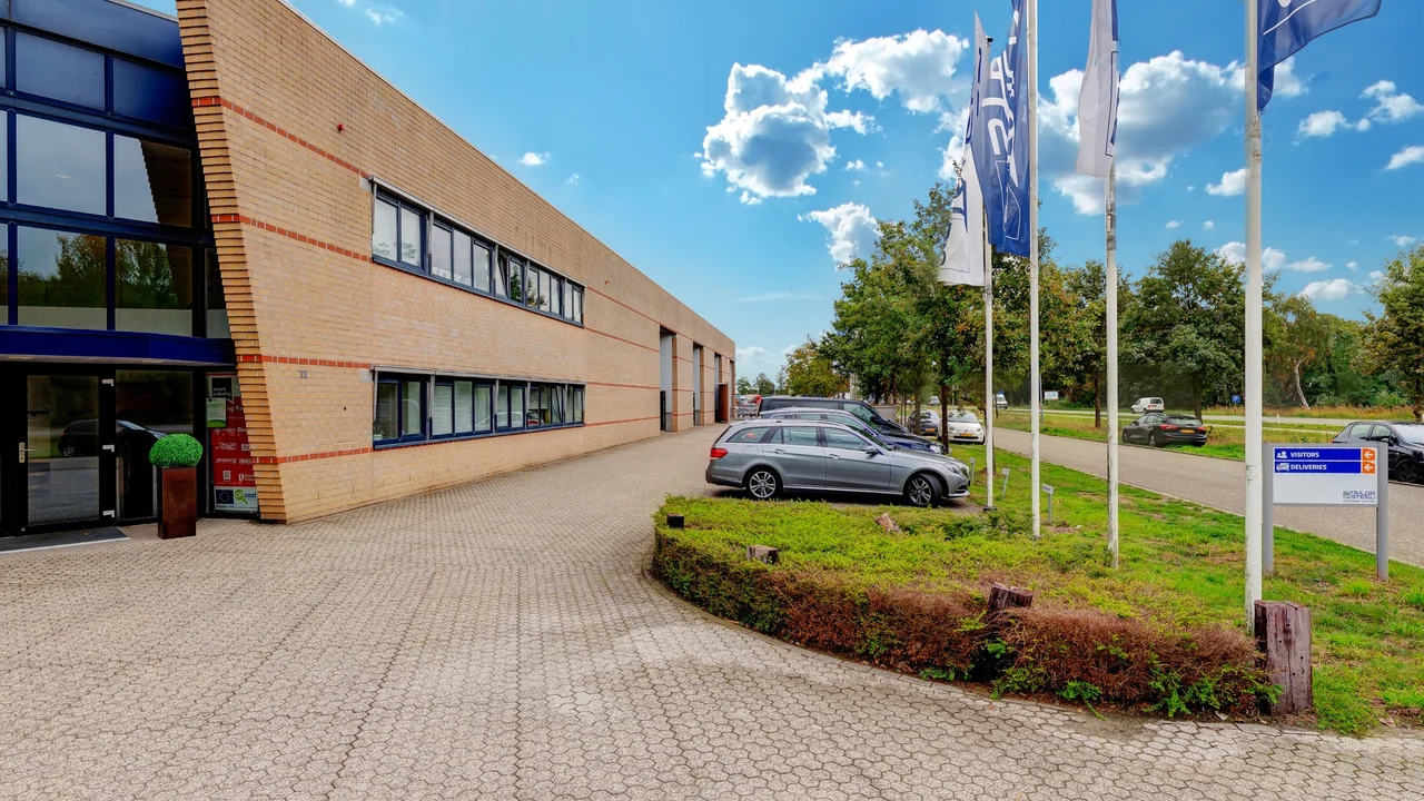 Hoofdingang en gevel van 247TailorSteel in Varsseveld