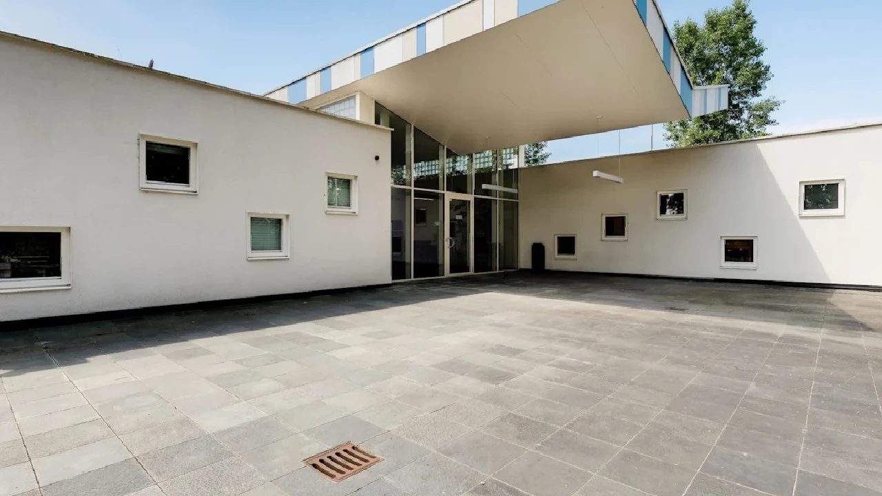 Entrance to FPK Rotterdam providing access to the clinic in Poortugaal
