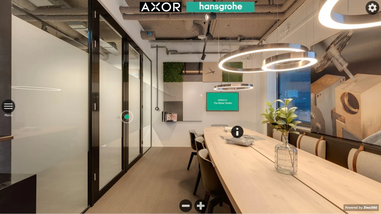 Architectenruimte van Hansgrohe The Water Studio met grote vergadertafel, materiaalpresentatie en verlichting