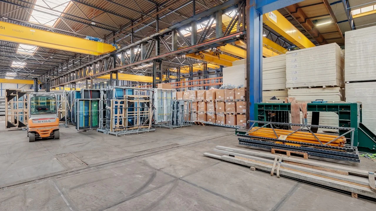 Floors and window frames stored in hall 1 at MBS in Alphen aan den Rijn