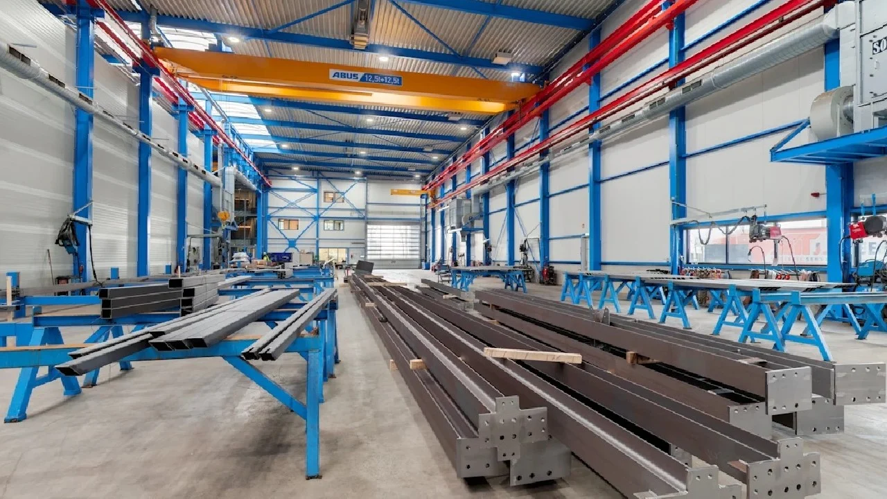 Kampstaal and Kamplacon assembly hall with steel structures and overhead cranes