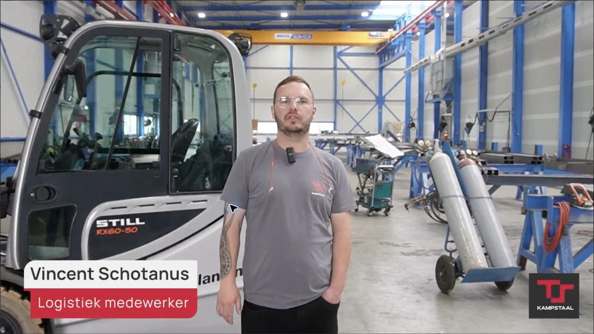Video hotspot featuring logistics employee Vincent Schotanus in the workshop
