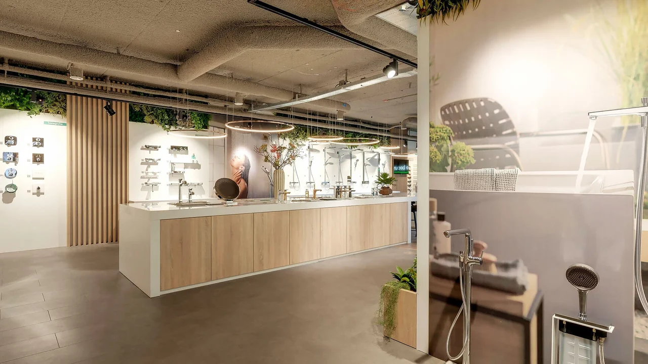 The Water Studio van Hansgrohe in Amsterdam met douche- en kraanopstellingen