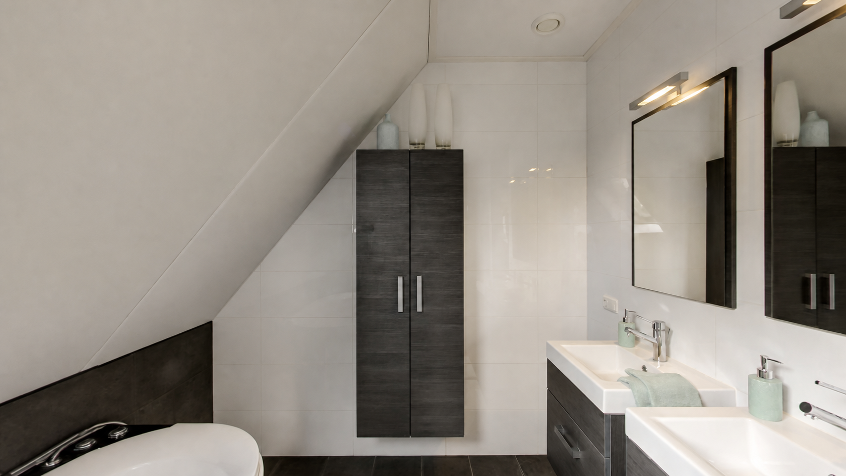 Moderne badkamer van premium woning in Damwoude