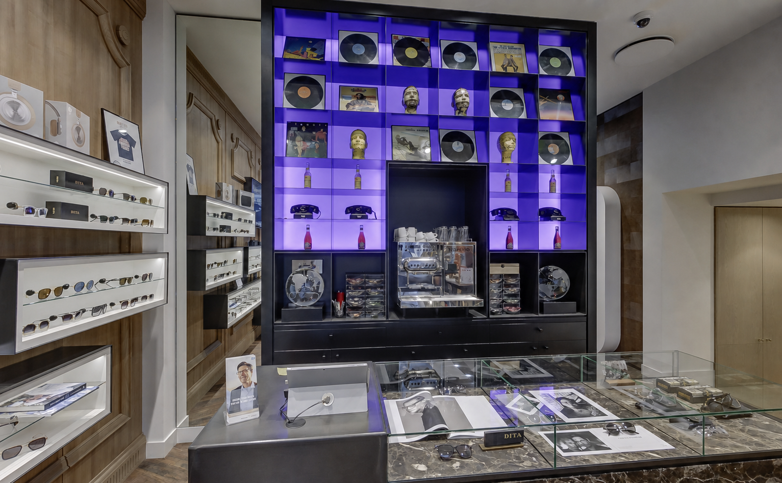 Balie en brillencollectie van DIJCK2 in Delft