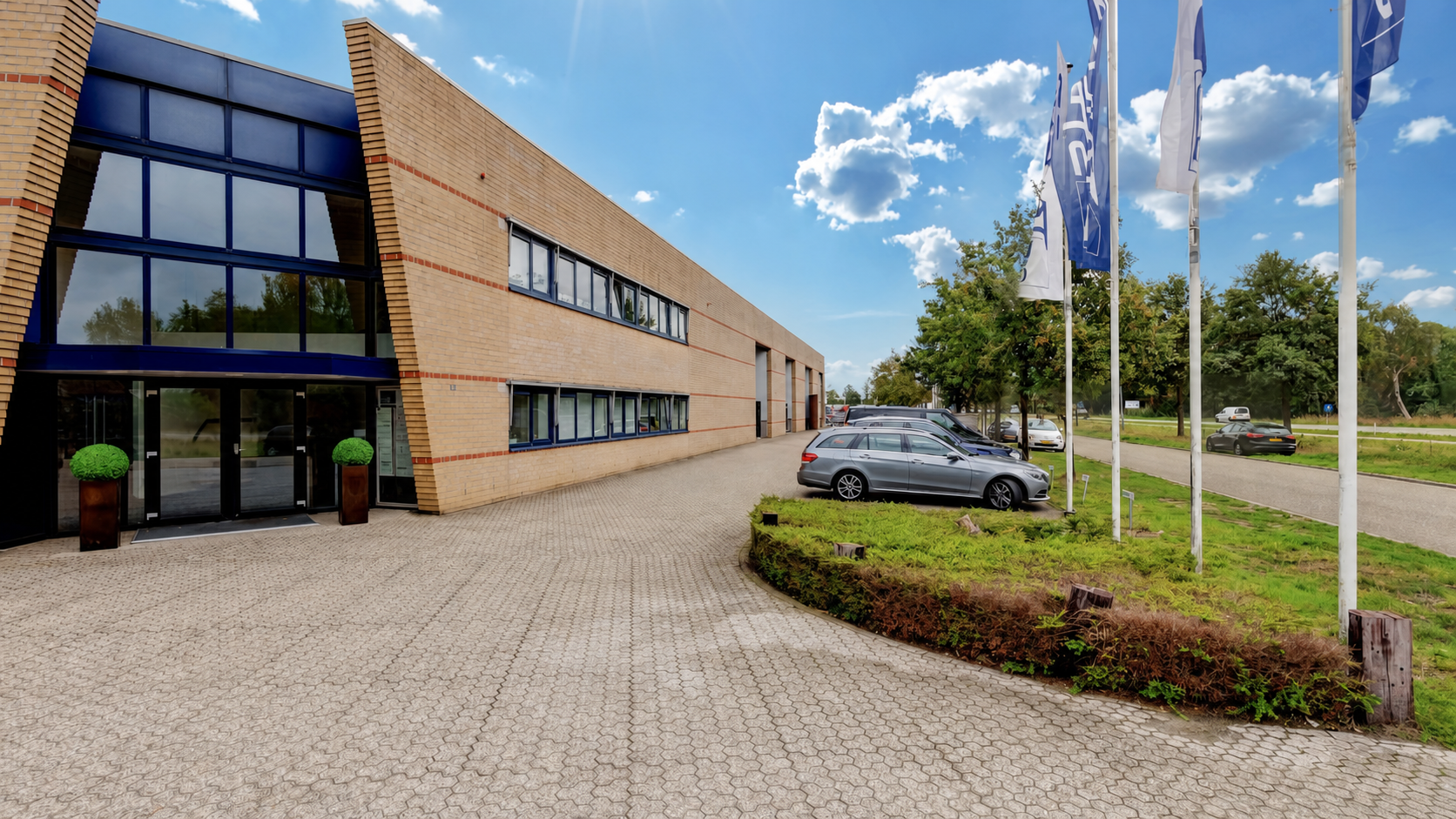 Hoofdingang van 247TailorSteel in Varsseveld