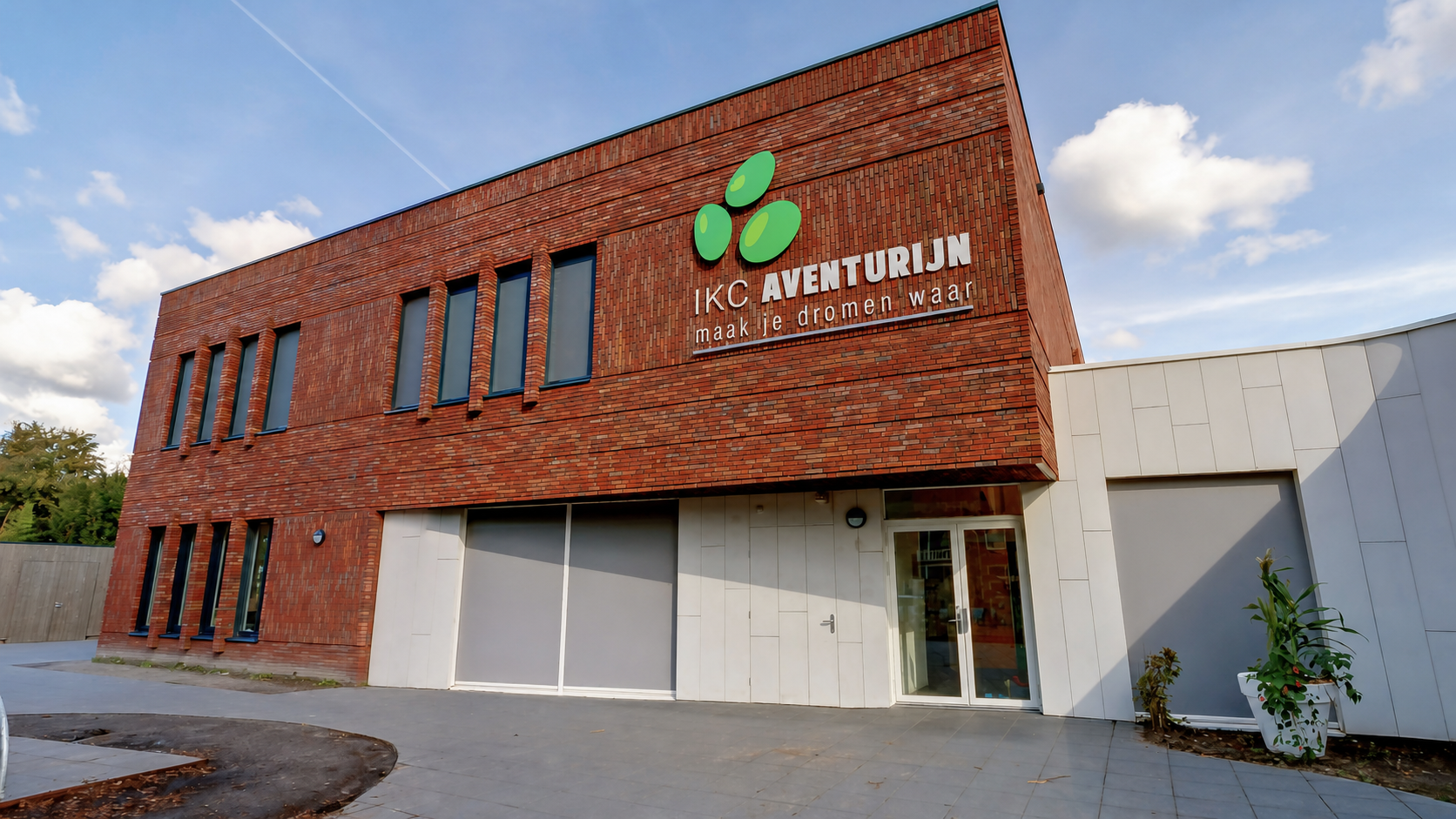 Hoofdingang van IKC Aventurijn in Leeuwarden