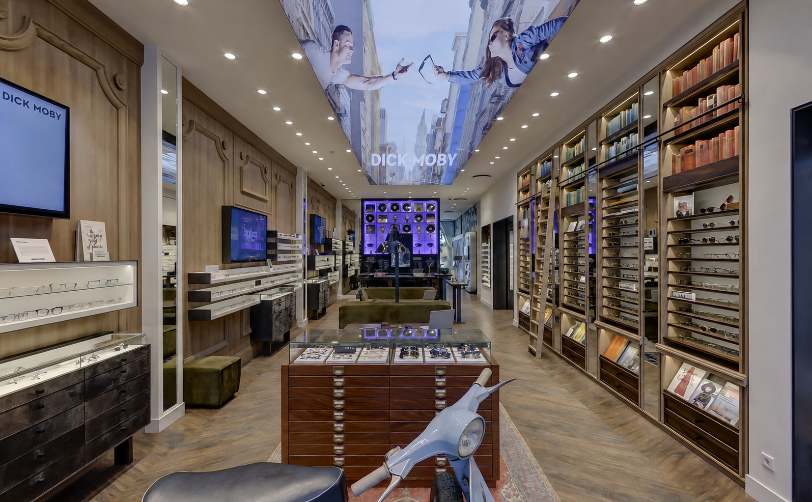 Interieur van optiekzaak DIJCK2 in Delft
