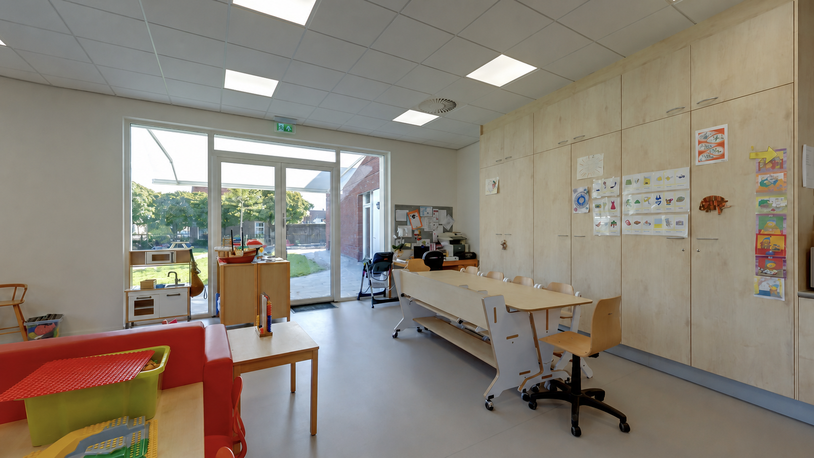 Licht leslokaal van IKC Aventurijn in Leeuwarden