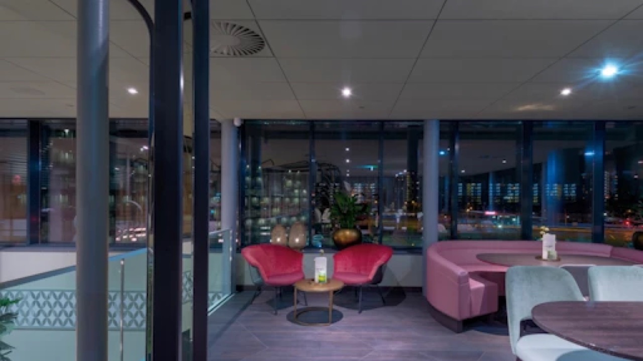 Lounge op de verdieping van Van der Valk Hotel Haarlem