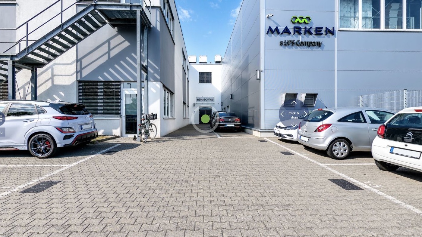 Hoofdingang van Marken in Frankfurt met het Marken a UPS Company-logo op de gevel