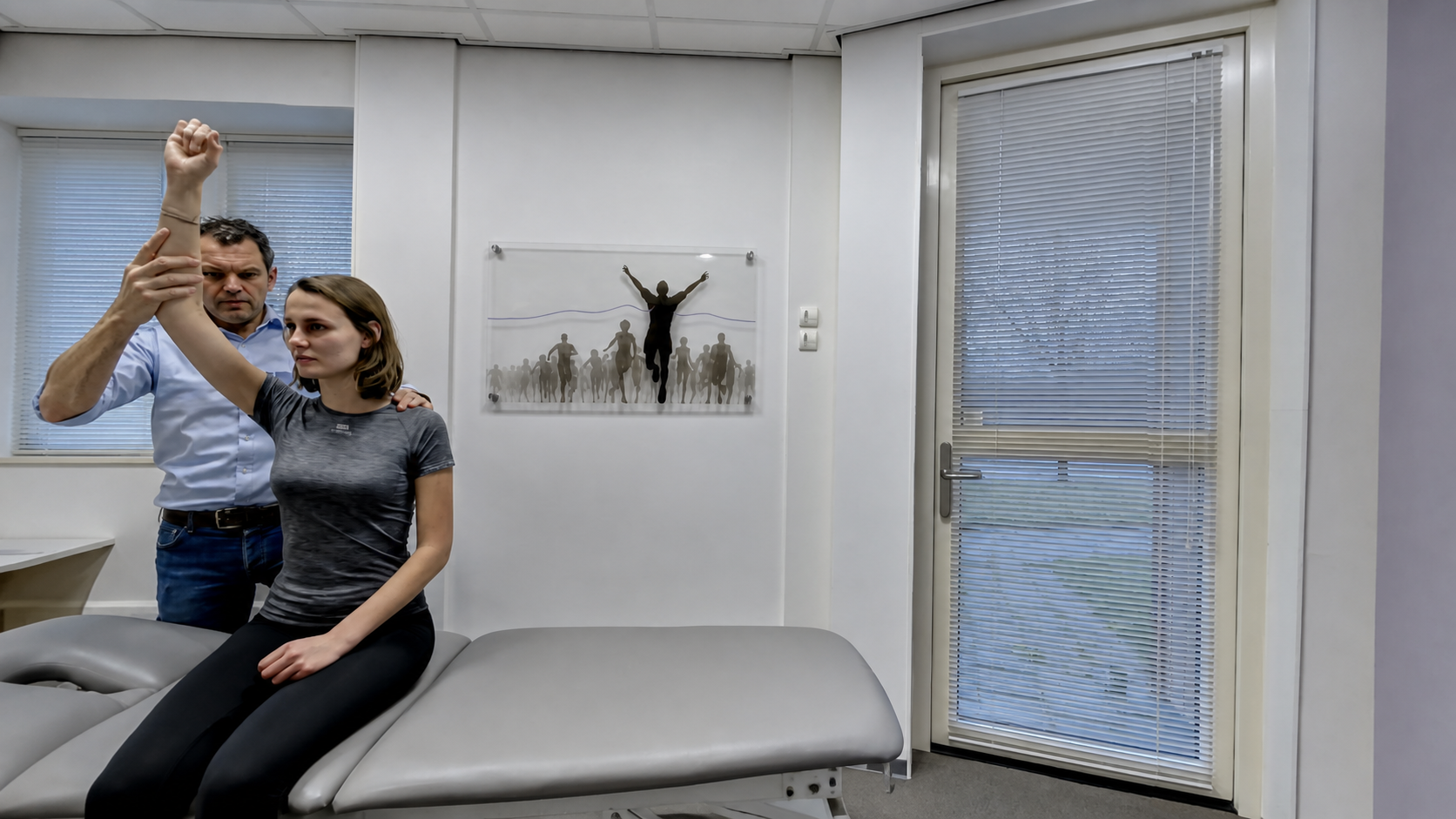 Behandeling in een praktijkruimte van Bakker Training en Therapie
