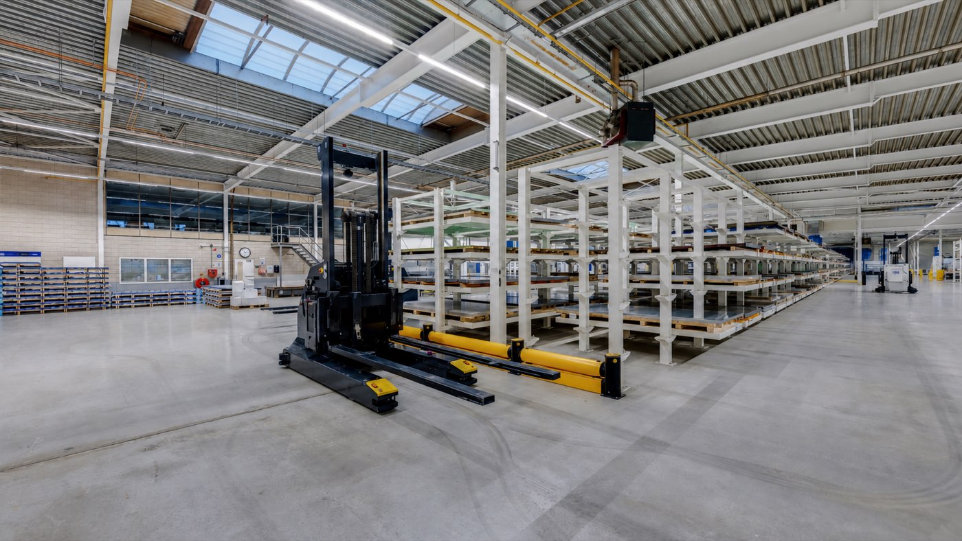 Productiehal voor lasersnijden bij 247TailorSteel