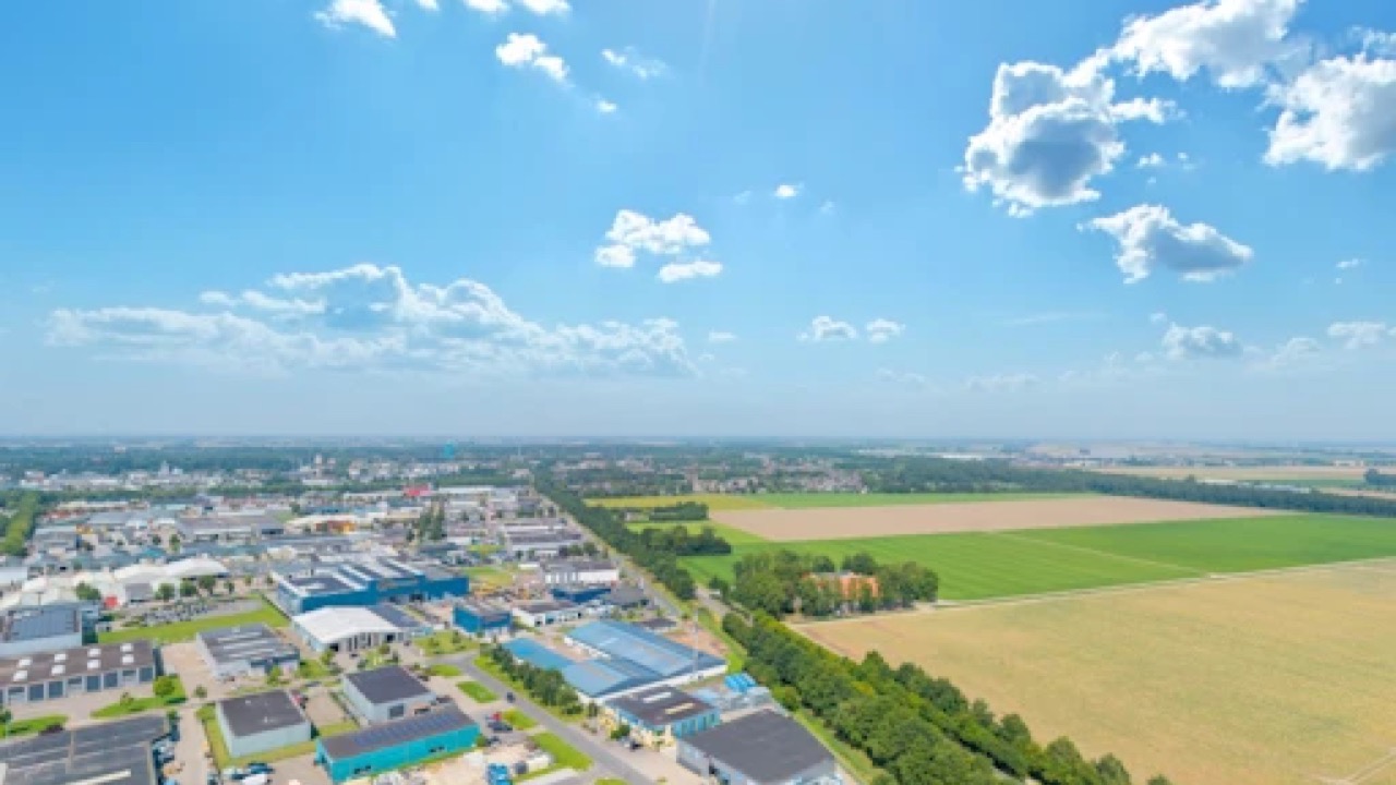 Luchtbeeld van de Kampstaal- en Kamplacon-locatie van TruSteel Group in Emmeloord