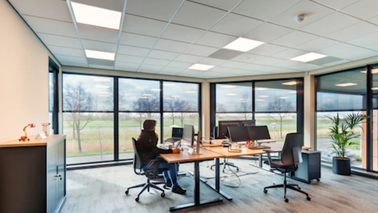 Werkplek van de projectcoördinatie bij Kampstaal