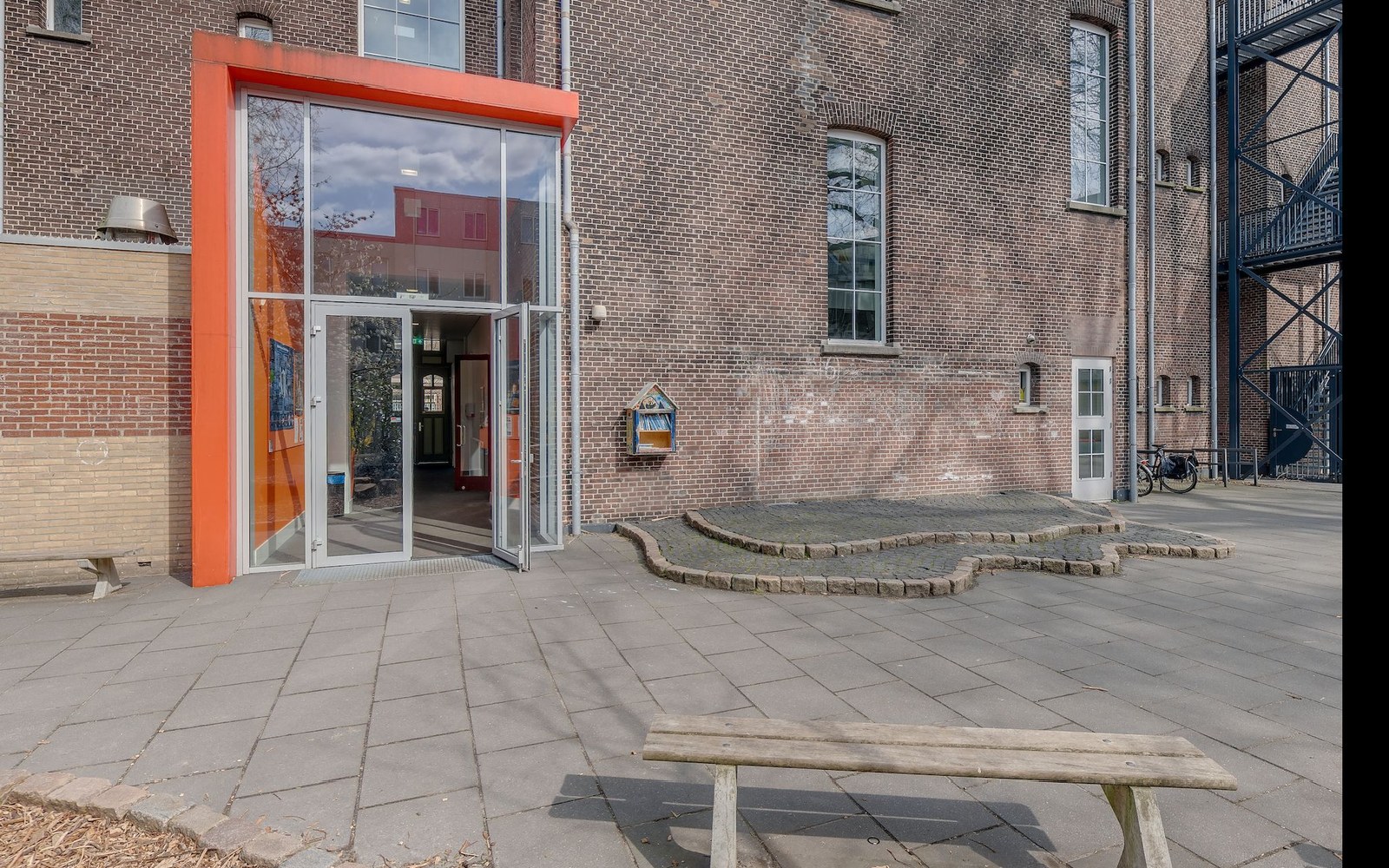 De Globetrotter playground and entrance
