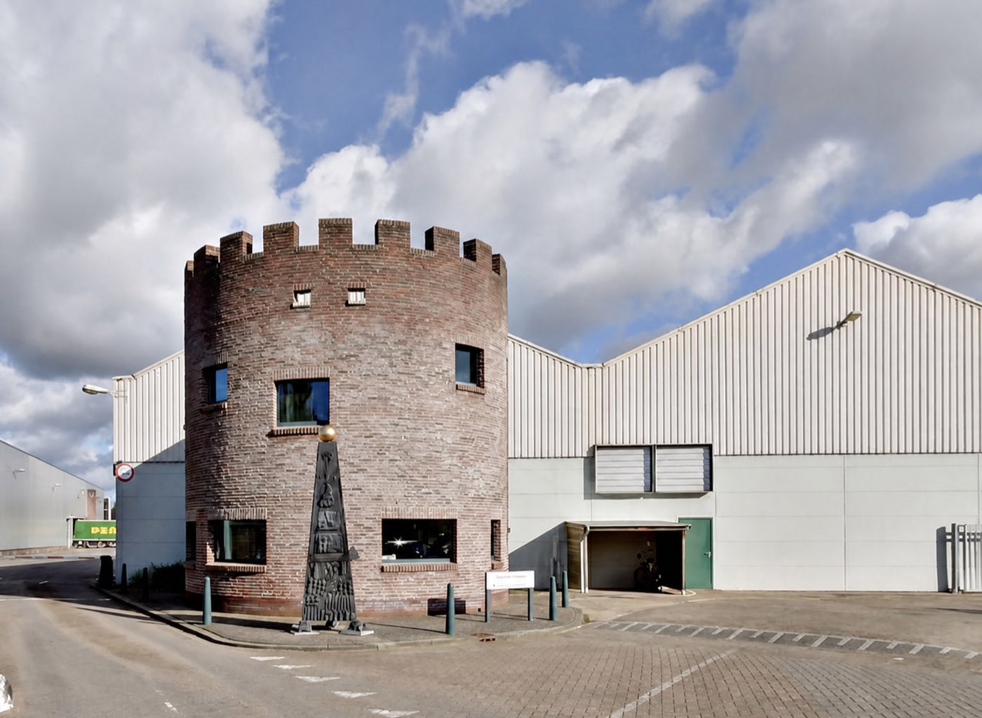 Buitenzijde van de HAK-fabriek in Giessen