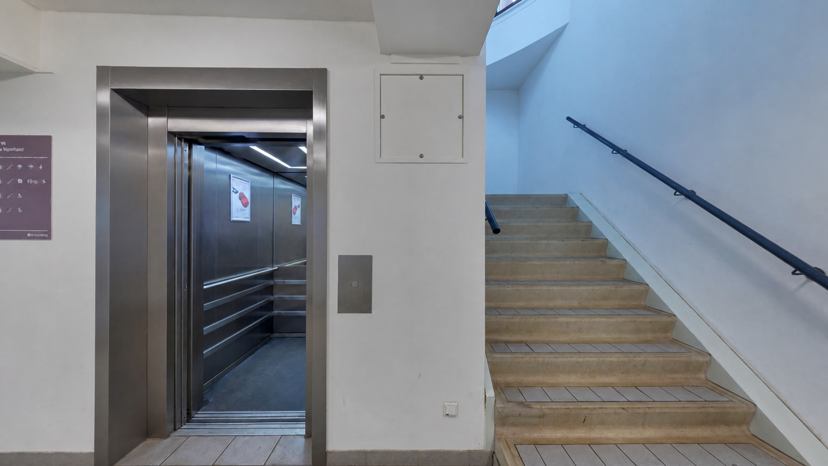 Lift en trap in parkeergarage Museumkwartier